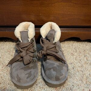 BearPaw Women's Brown Camouflage Winter Boots